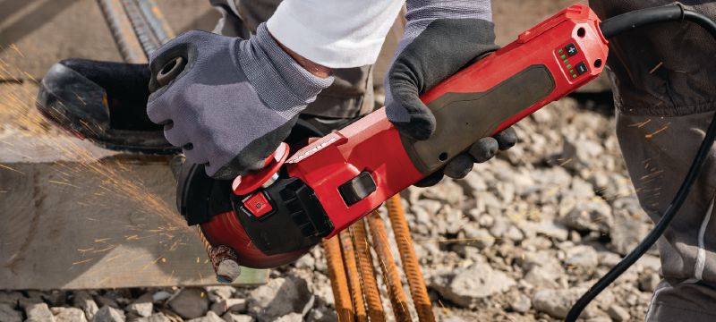 AG 150-20SE haakse slijper Haakse slijper met variabel toerental en schuifschakelaar, voor doorslijpen en slijpen in metaal, beton en metselwerk met schijven tot 150 mm (2000 W). Toepassingen 1